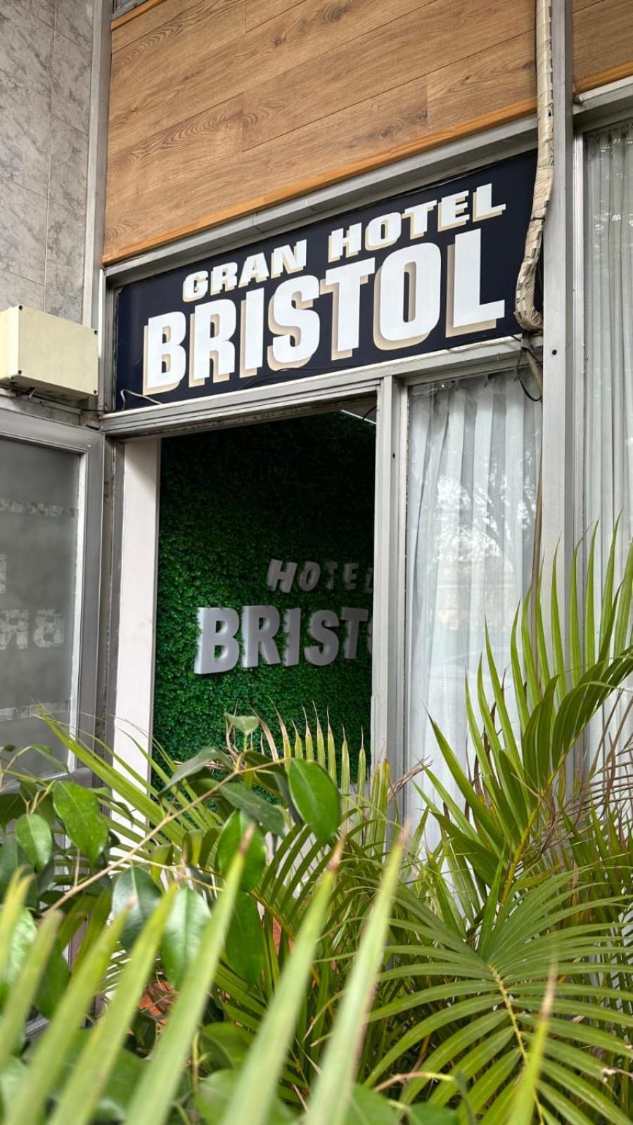 קורדובה Hotel Bristol מראה חיצוני תמונה